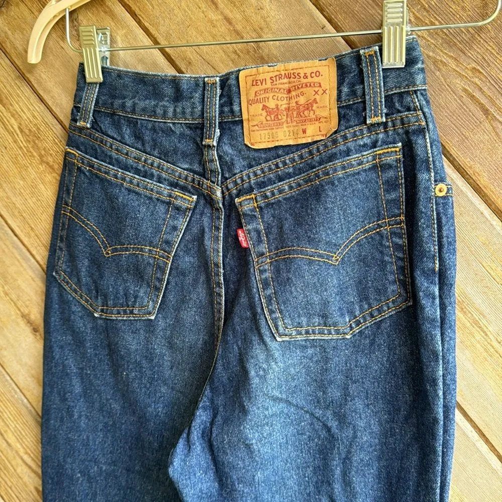 Levi’s vintage blue wash made in USA straight leg 505 jeans size 2 26 inches - Image 4