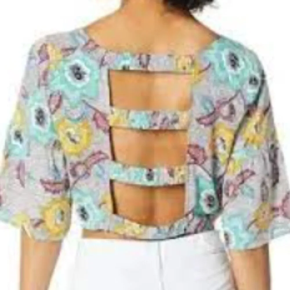 BCBGeneration Crop Top Short Sleeves Open Back Floral Print - Image 7