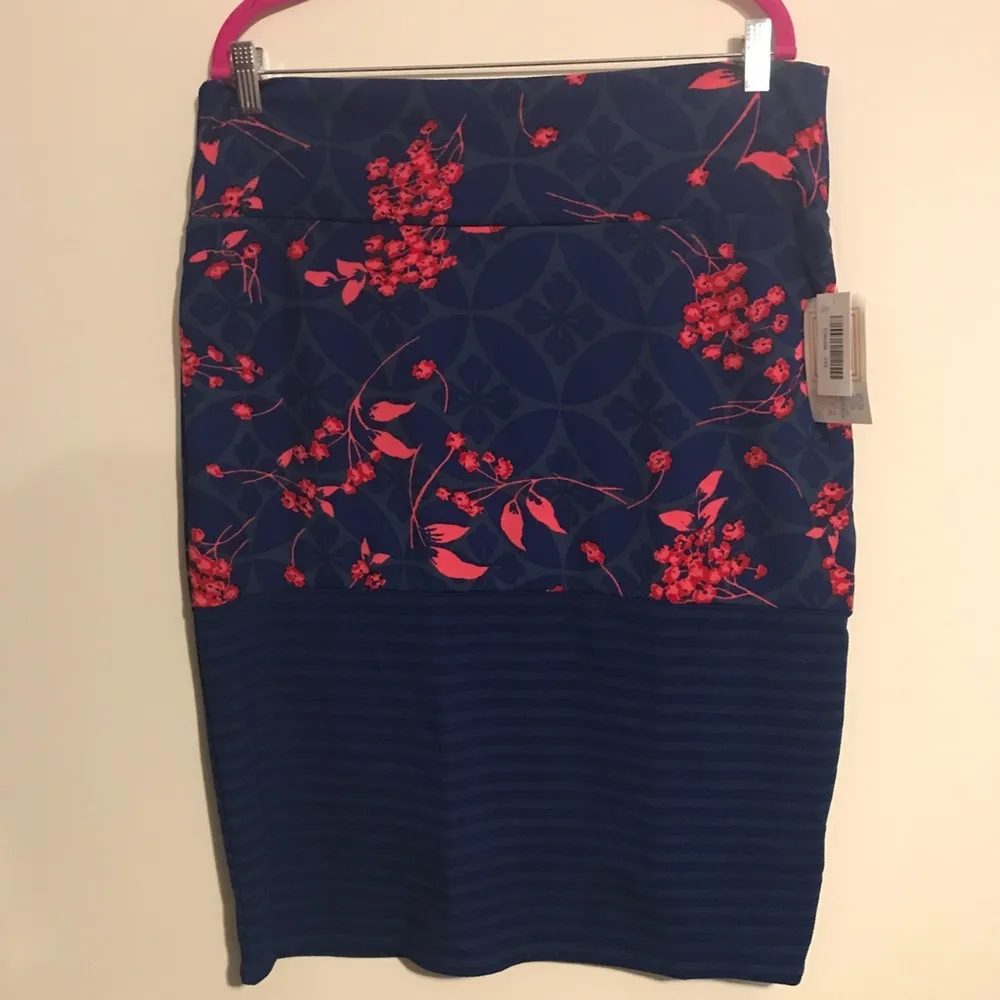 LuLaRoe Cassie Skirt Floral & Stripes Pattern Blocking Sz 3X BNWT Pencil Skirt - Image 2