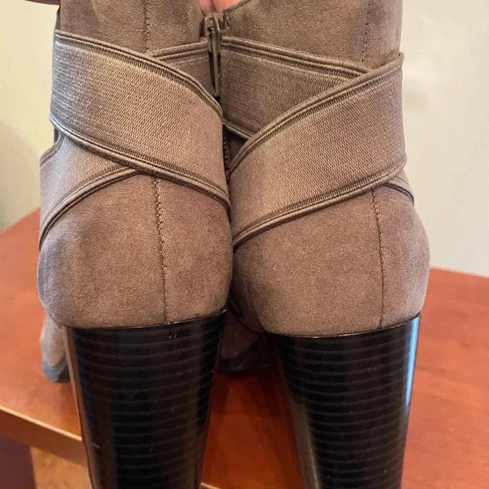 A New Day Candyce Bootie‎ heeled -brown - size 6.5 - Image 7