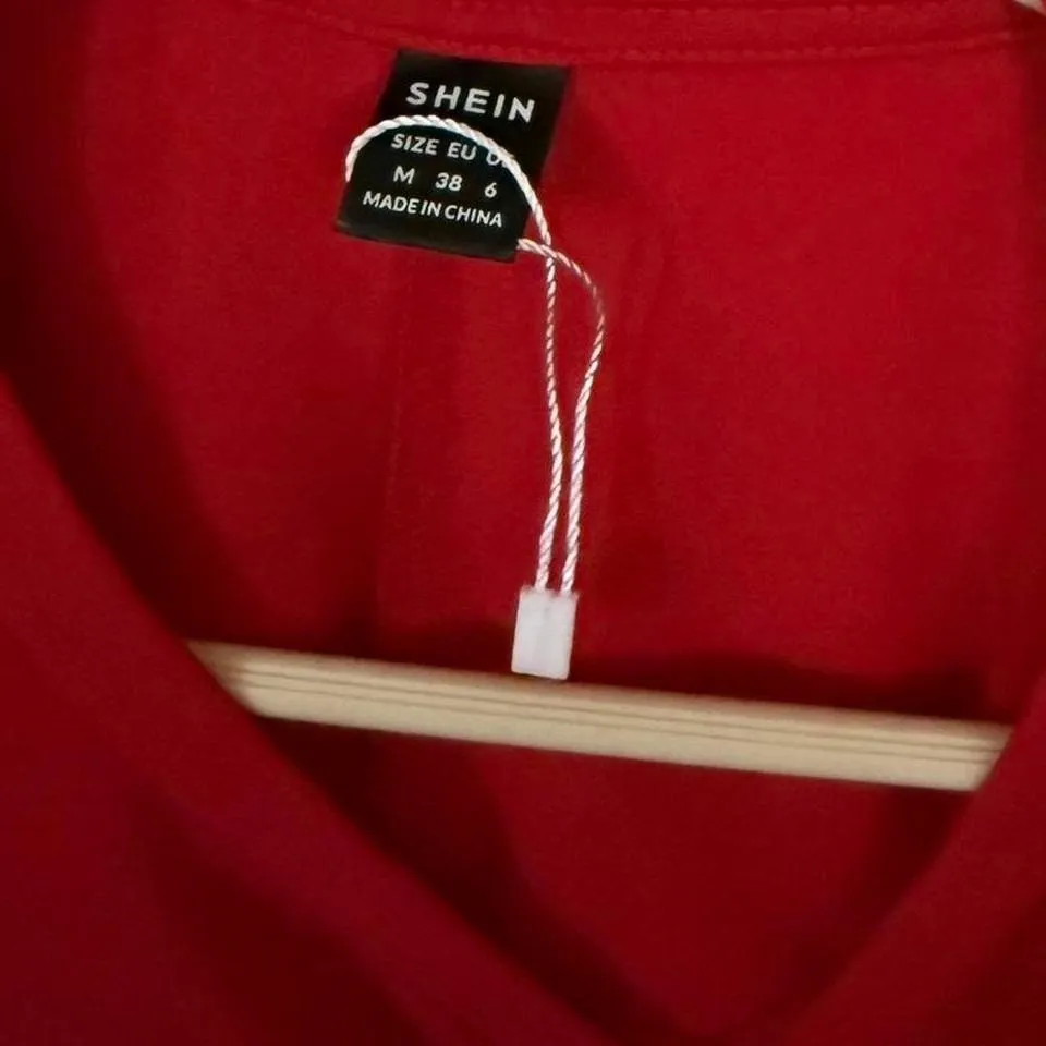 SHEIN Short Sleeve Cropped Top Women's M Red Flowy Casual NWOT - Image 2