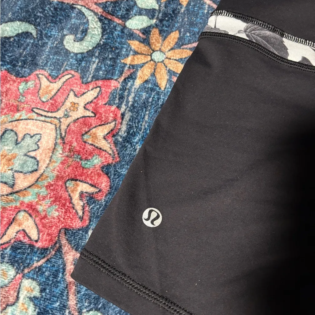 Vintage Reversible Lululemon shorts - Image 3