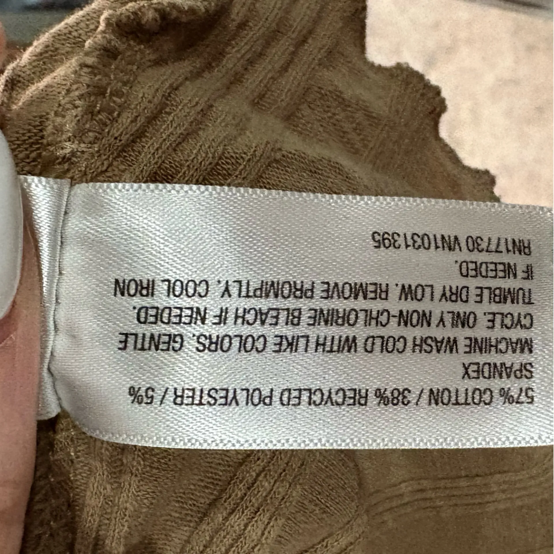 Universal Thread Tan Button Up V Neck Tank Top- Size XXL‎ - Image 4