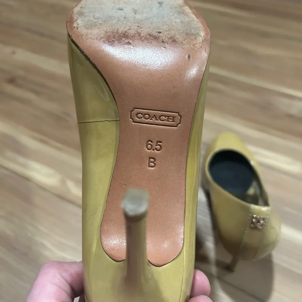 Coach Elegant Mustard Yellow Pumps Size 6 1/2 - Image 4