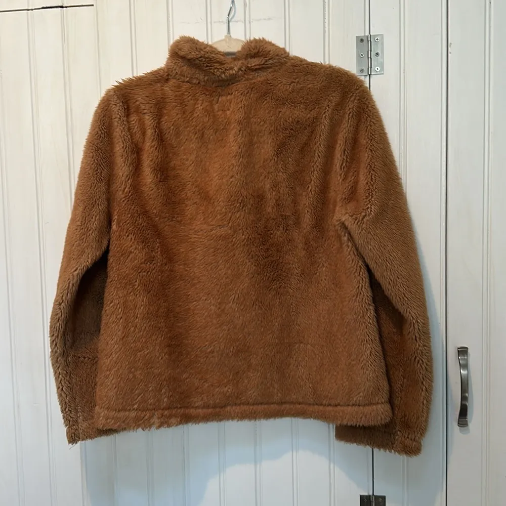 super soft and fuzzy zip up jacket with pockets (small) - Image 3
