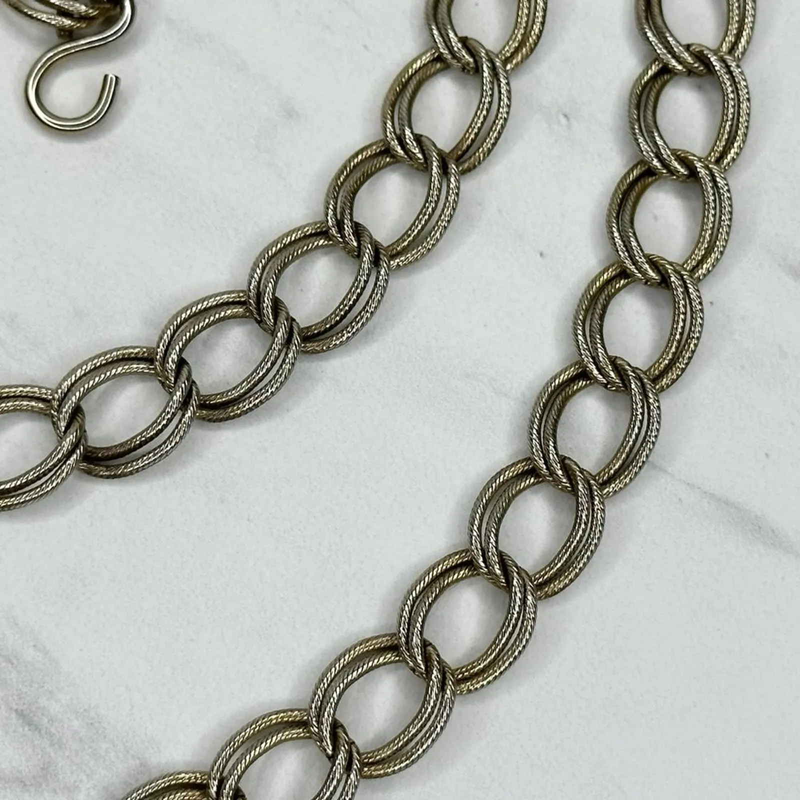 Gold Tone Textured Chain Link Belt Double Hook One Size Y2K ✨ - Image 4