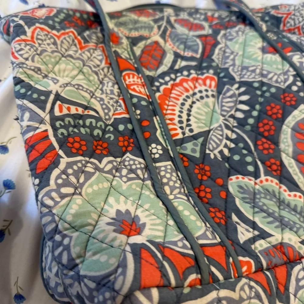 Vera Bradley Nomatic Floral Small Quilted Shoulder Tote Bag. Geometric Pattern. - Image 11