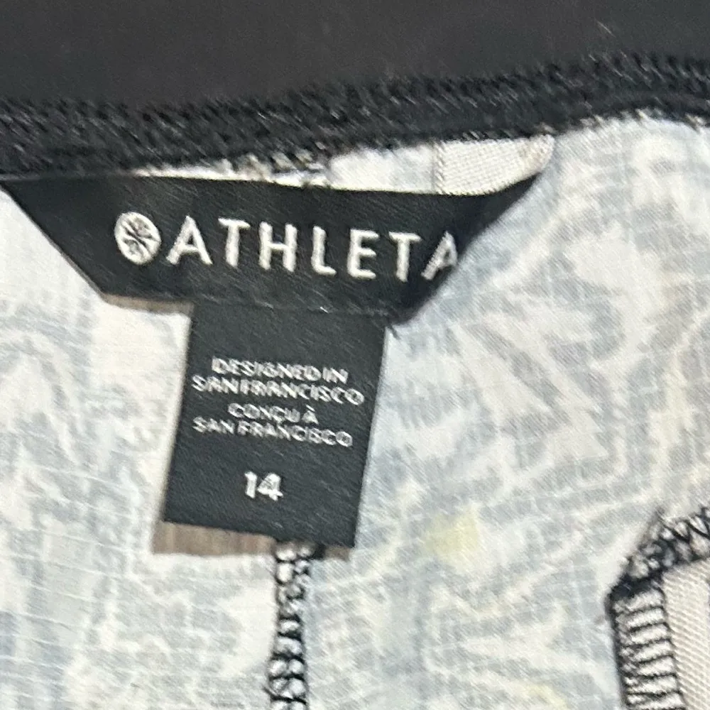 Athleta Trekkie North Shorts Kinetic Abstract Print Shorts Size 14 - Image 5