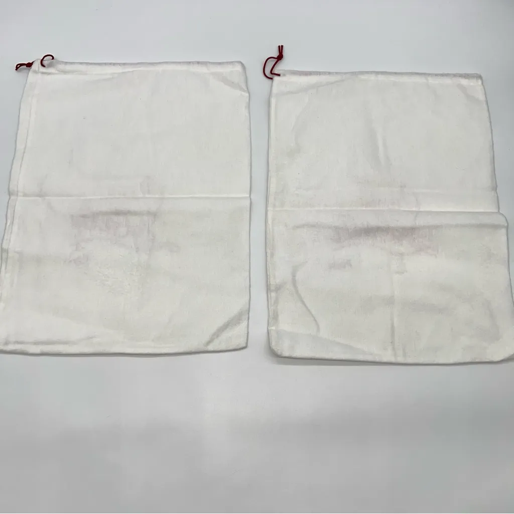 Christian Louboutin Pair of White Cotton Flannel Drawstring Dust Bags w/Red Logo - Image 5