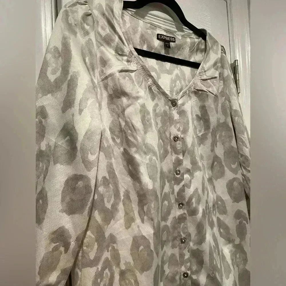 Express Lightweight Button Front V Neck Animal Print Neutral Mini Dress size S - Image 9