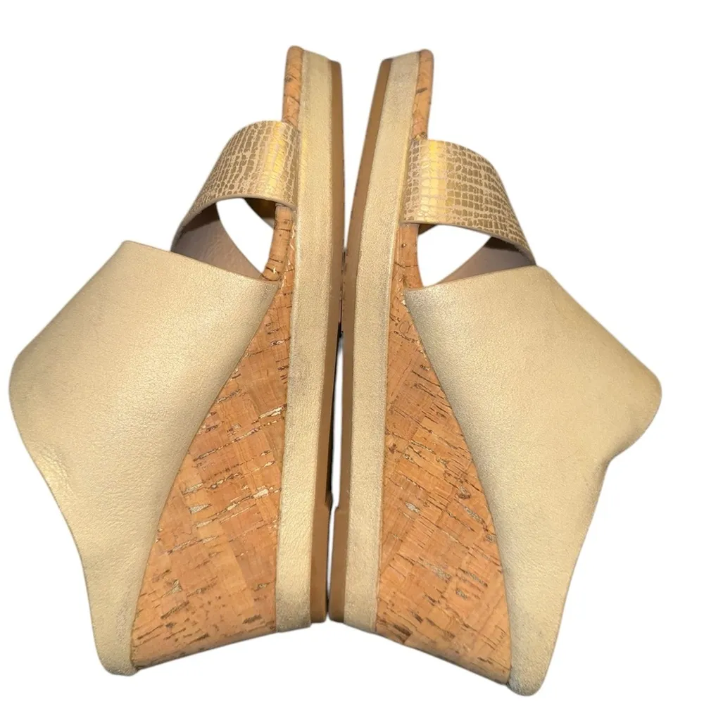 NWOB  Donald Pliner Montce 26 Wedge Sandal Size 9  Gold Metallic - Image 5