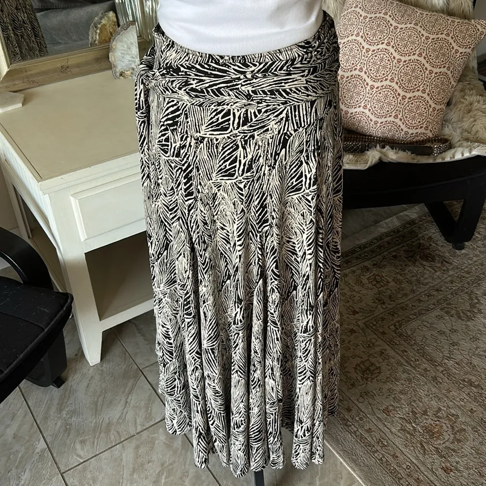 Lapis black cream feather boho print jersey knit maxi skirt halter dress Small - Image 5
