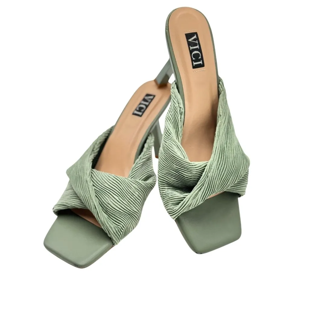 VICI Green Strappy Heeled Sandals Women 8.5 Straight Comfortable Square Toe 4 In - Image 2