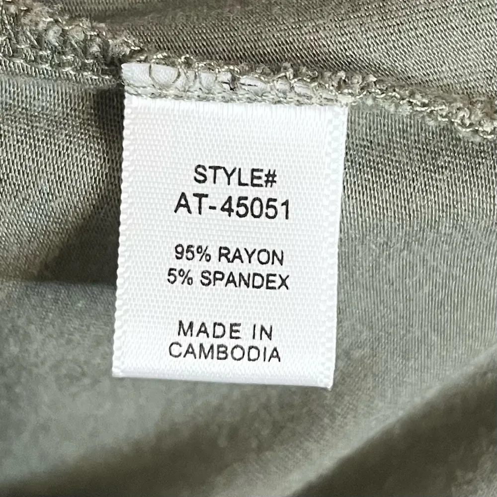 ZENANA Olive Green V-Neck Short Sleeve Top Small - Image 10