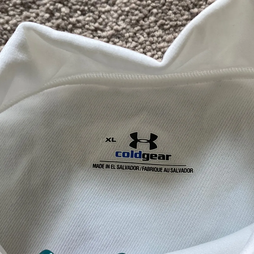 Under Armour White Cold Gear Top SIZE XL - Image 2