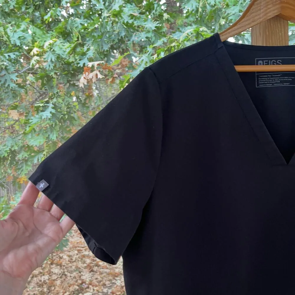 FIGS Women's Technical Collection Scrub Top Black Size XXL - Image 3