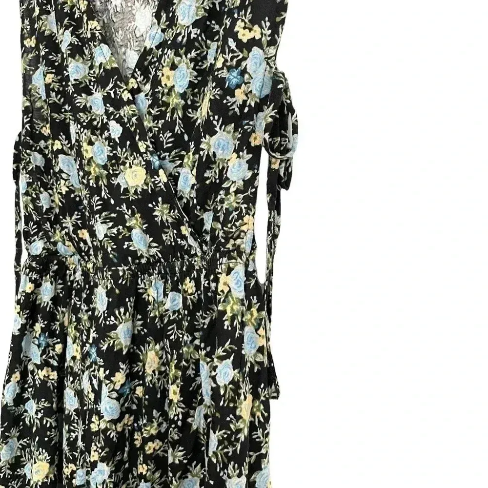 Urban Outfitters Kimchi Blue Black Floral Romper Sleeveless Ties - Image 3