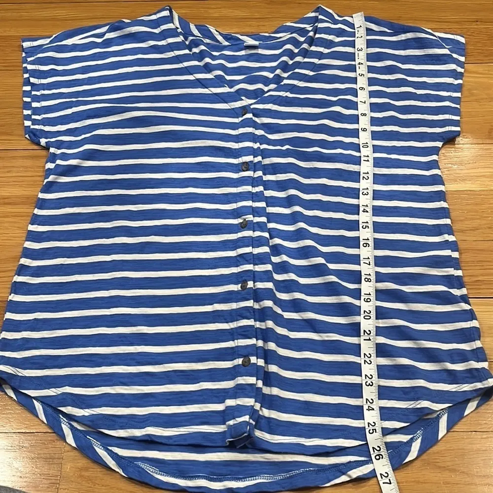 Old navy striped button down shirt sleeve top size large. - Image 6