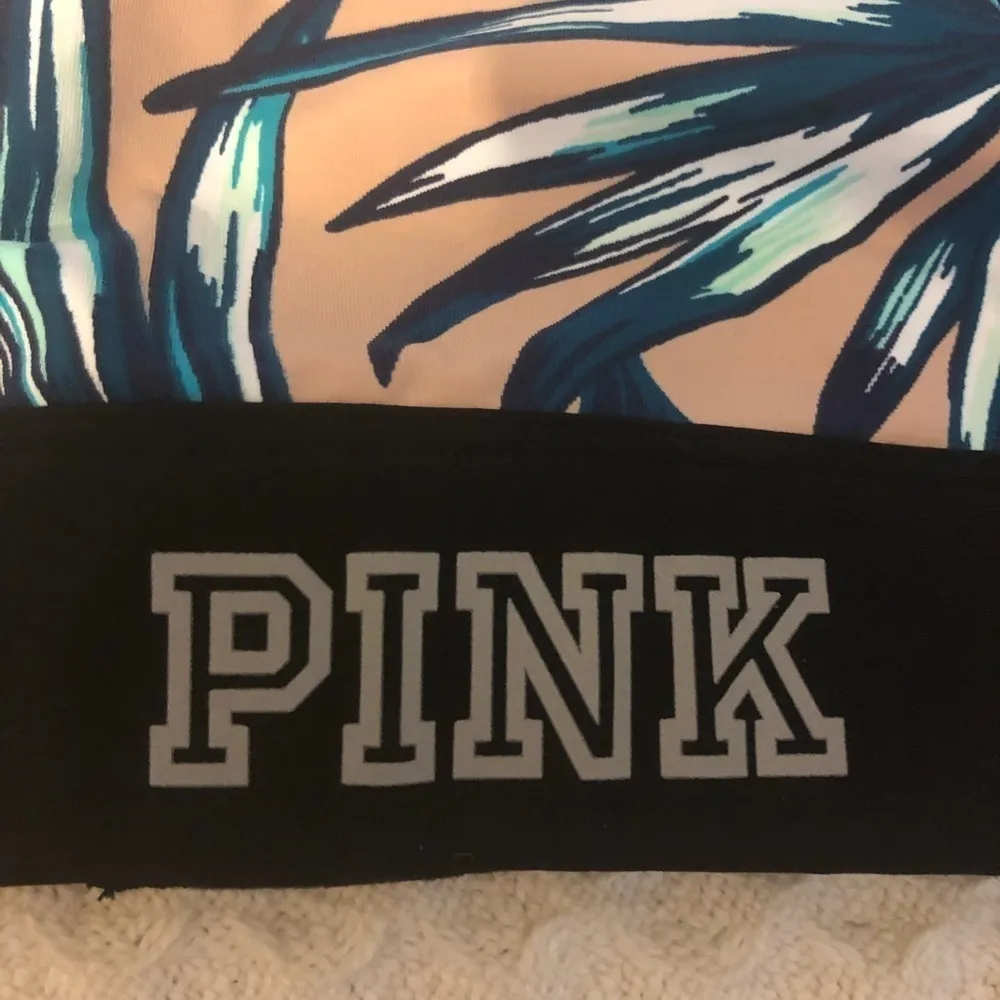Pink Victoria’s Secret Ultimate Lightly Lined Sports Bra XS Workout Yoga - Image 3