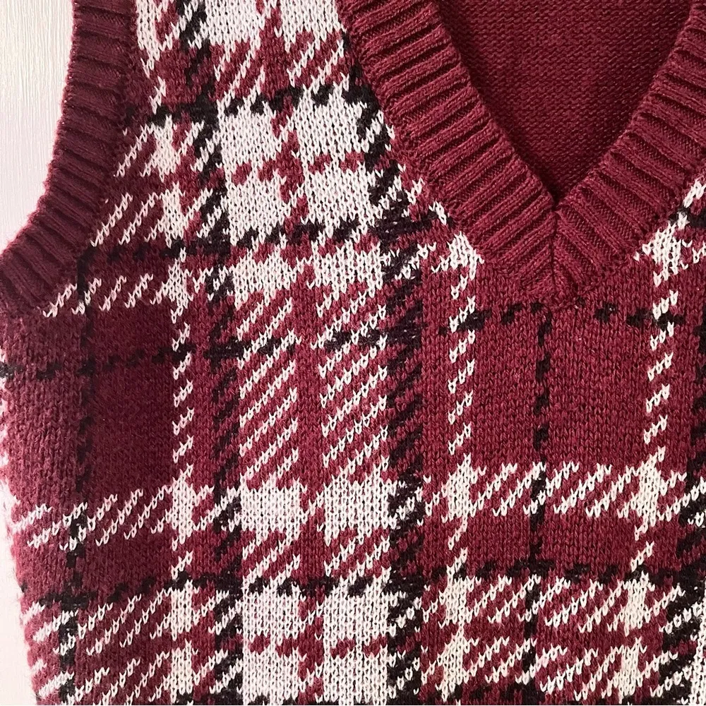 BELLE DU JOUR Juniors Sleeveless Plaid Sweater Vest - Image 5
