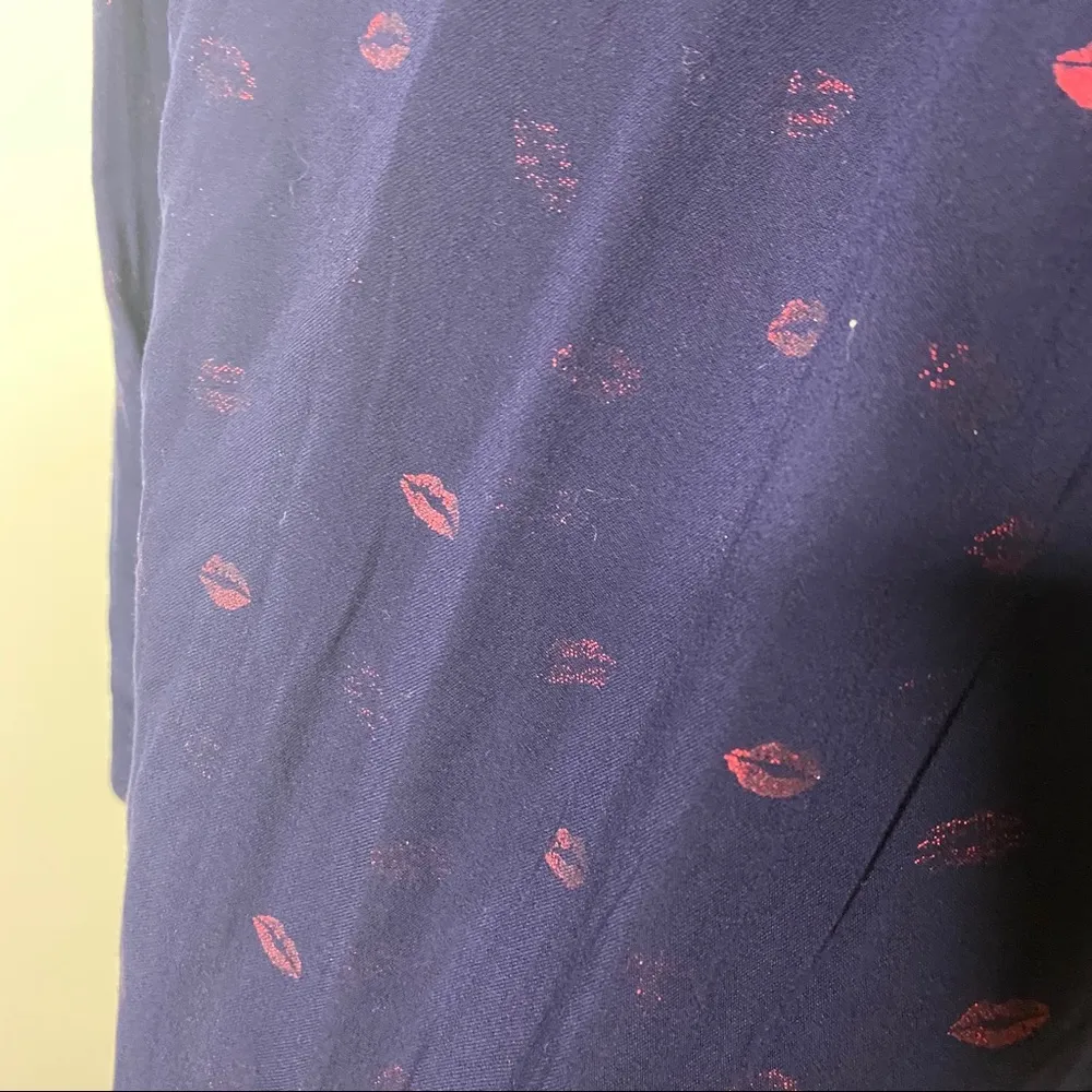 Rails navy "Rocsi" button down shirt Kiss Me metallic red lips print XS - Image 7