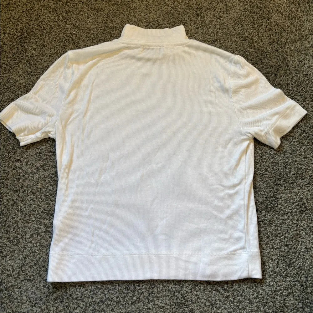 Aritzia Babaton Ribbed Cropped Tee - Image 3