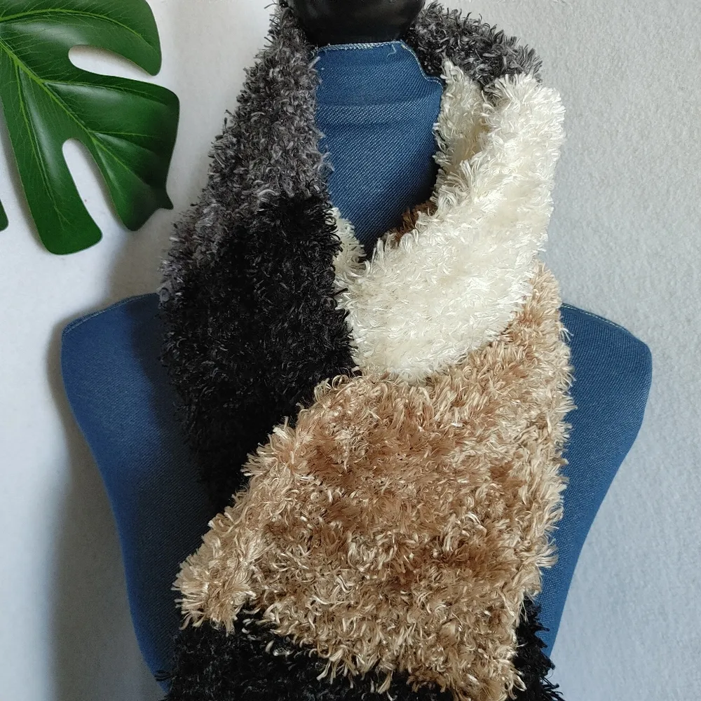 Cejon Super Soft Fuzzy Scarf with Fringe Black - Image 2