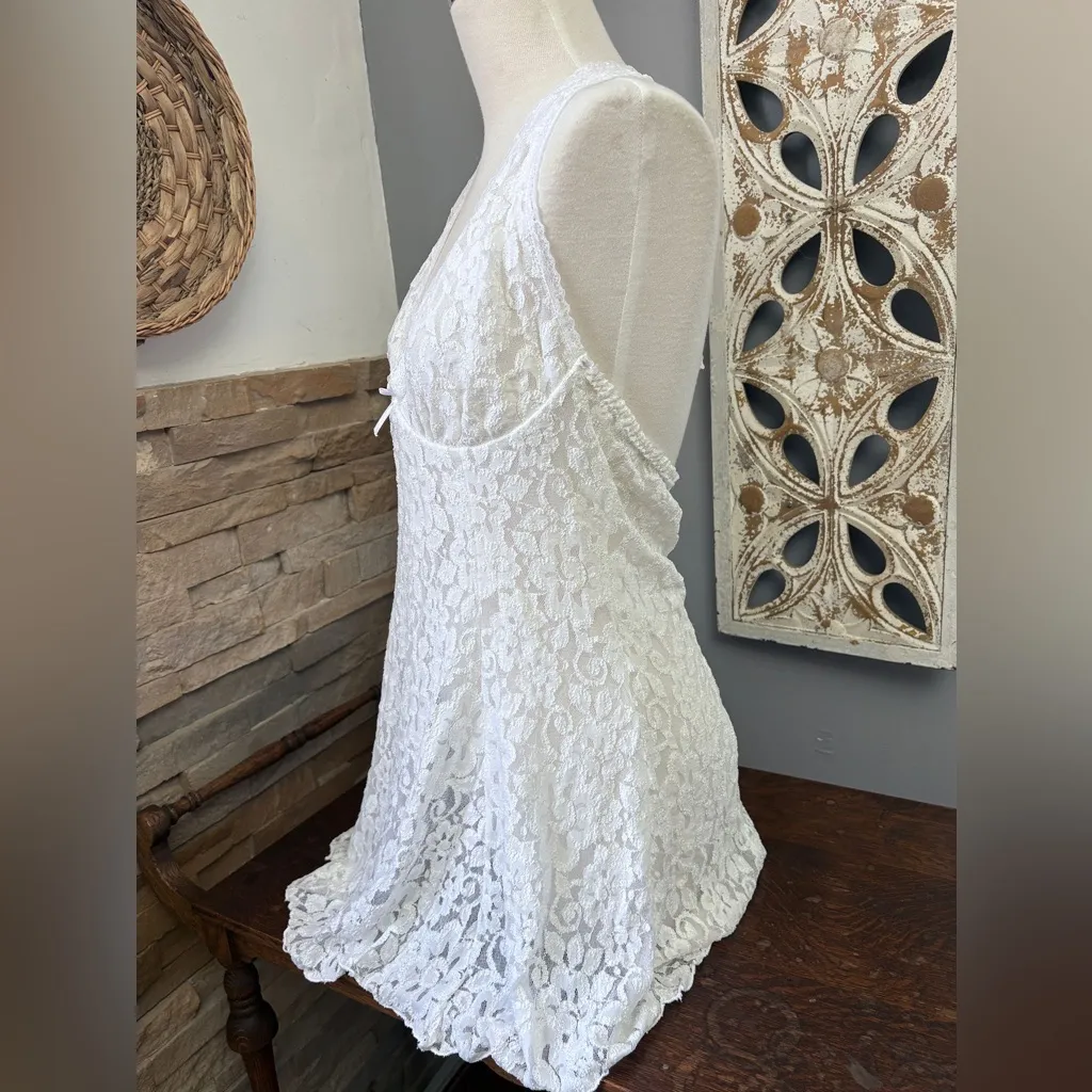 Chic White Lace Chemise - Image 2