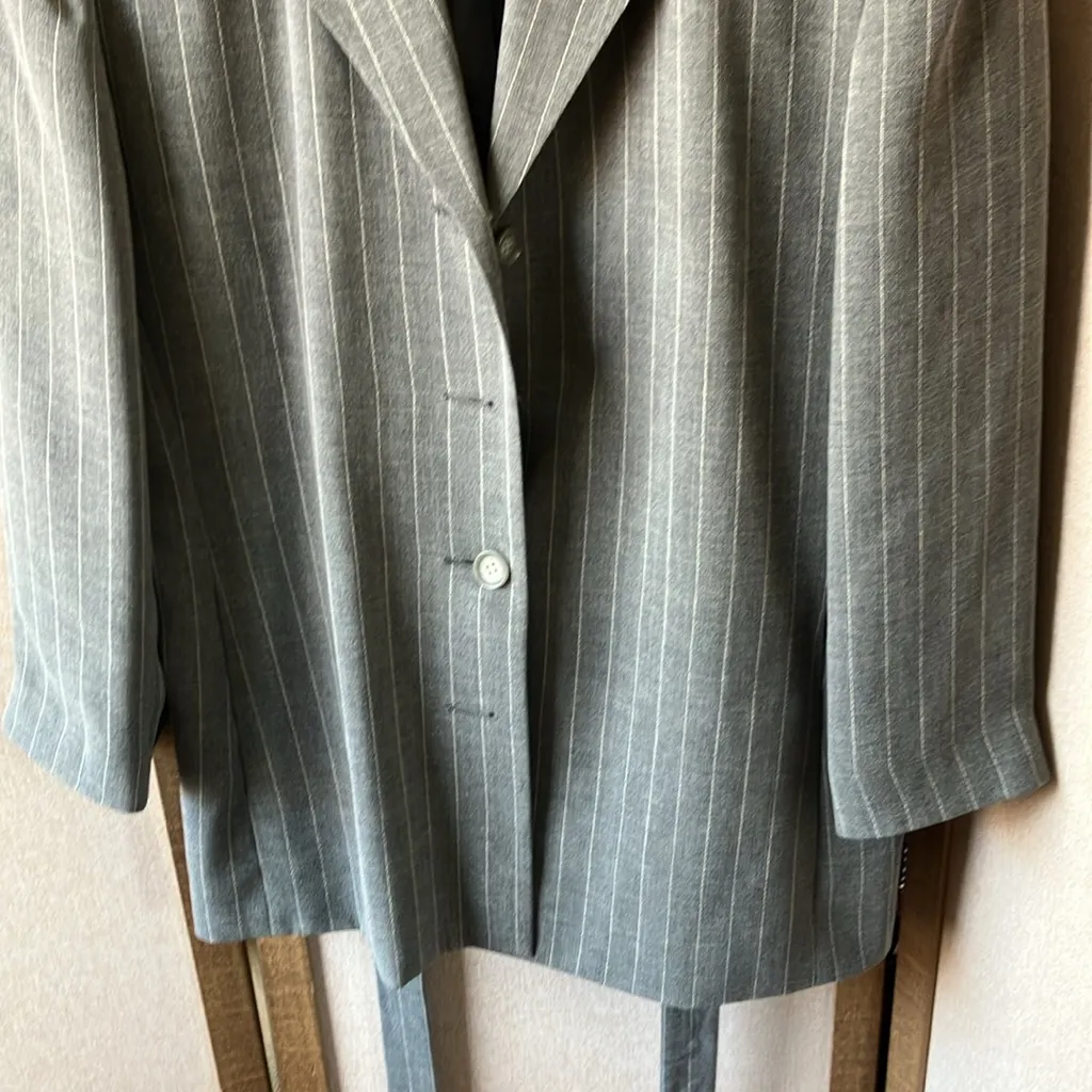 Talbots Elegant Gray Blazer 8 petite - Image 5