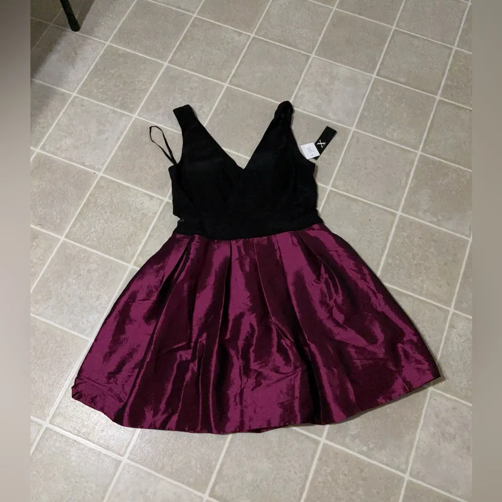 Xscape Black and Purple Sleeveless Dress - Image 2