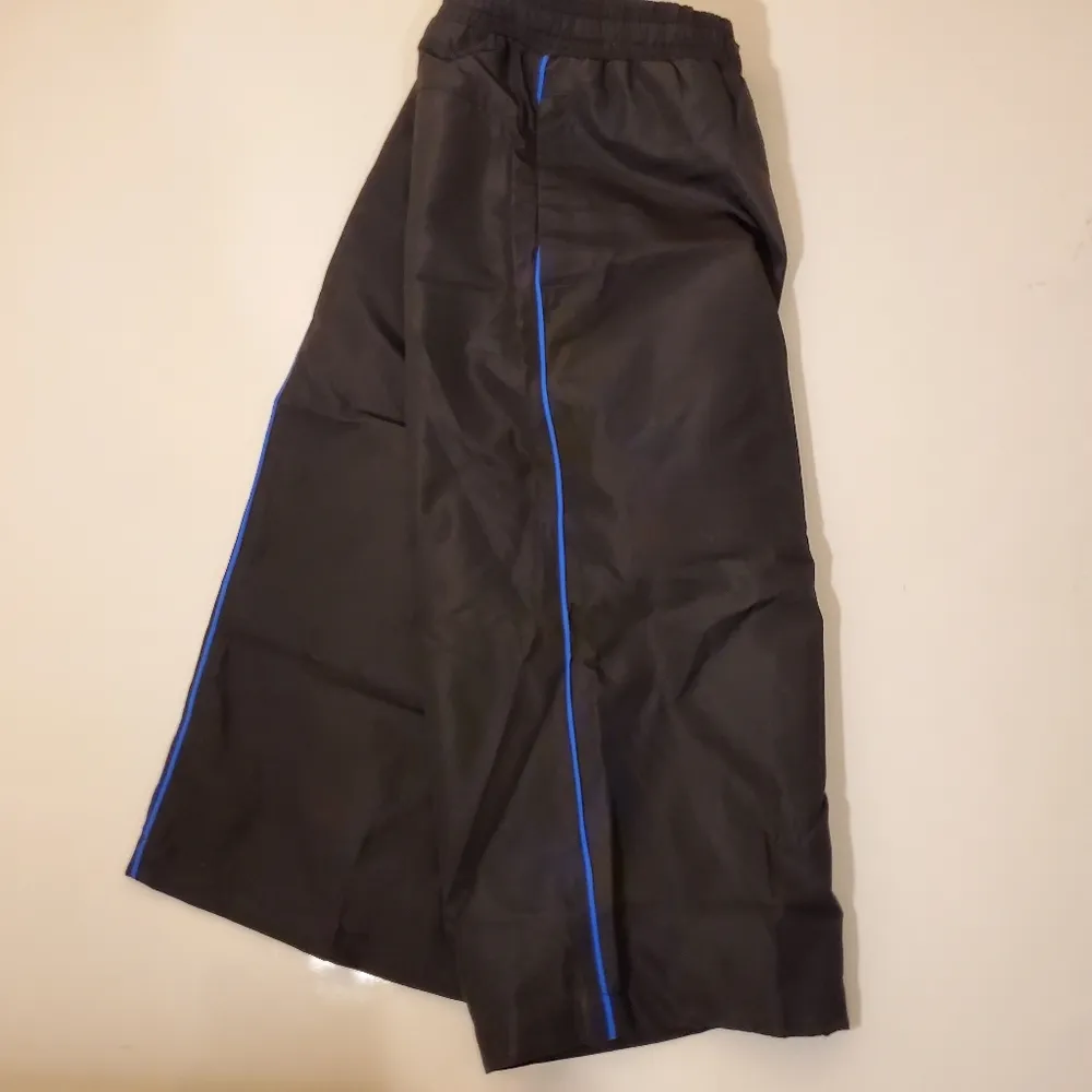 Nike  Black Capris With Lining and Blue Accent XS - Image 3