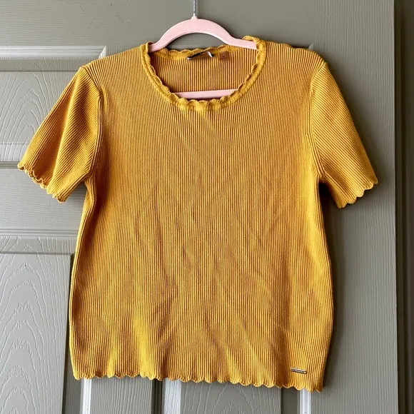 Tahari Scallop Trim Knit Top - Image 2