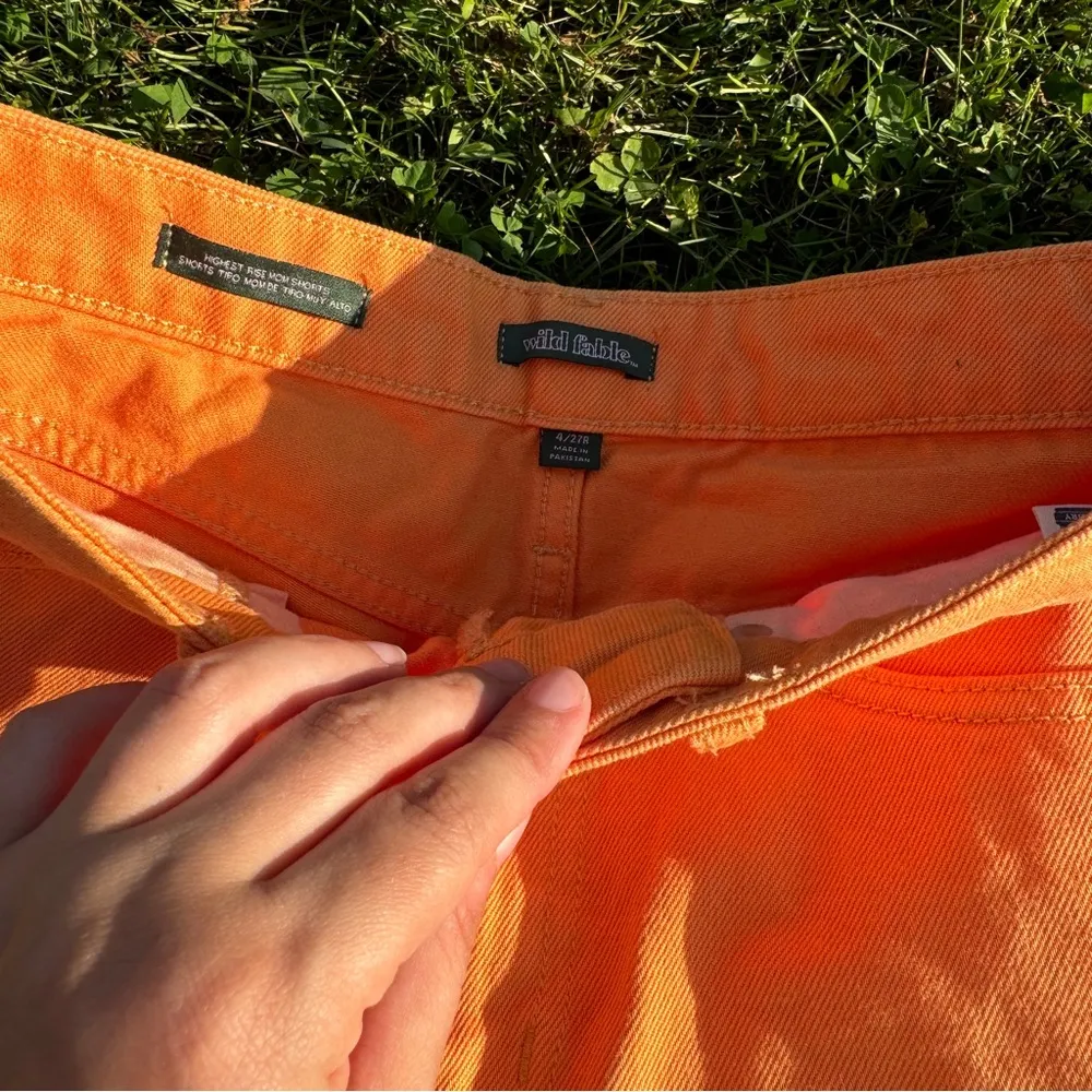 NWT Women's Super-High Rise Rolled Cuff Mom Jean Shorts - Image 6