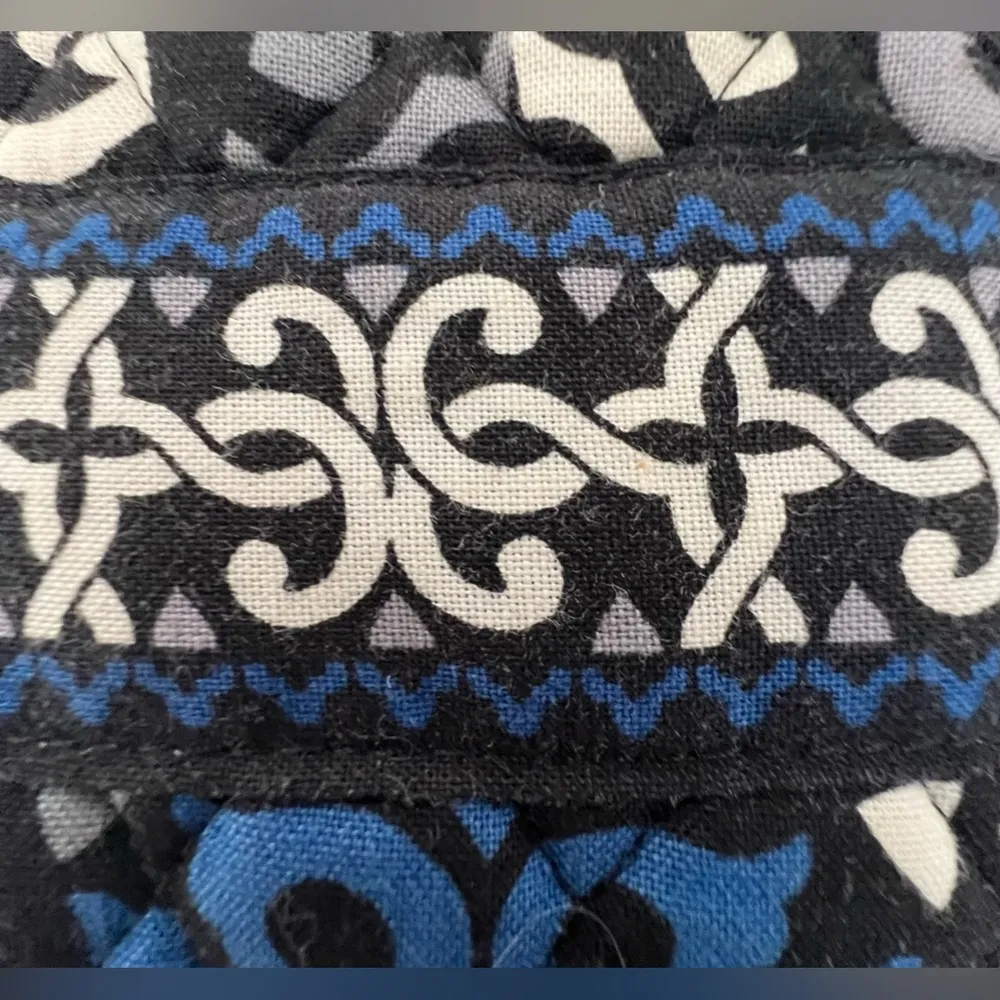 Vera Bradley RETIRED:  | Canterberry Cobalt glasses case. - Image 6