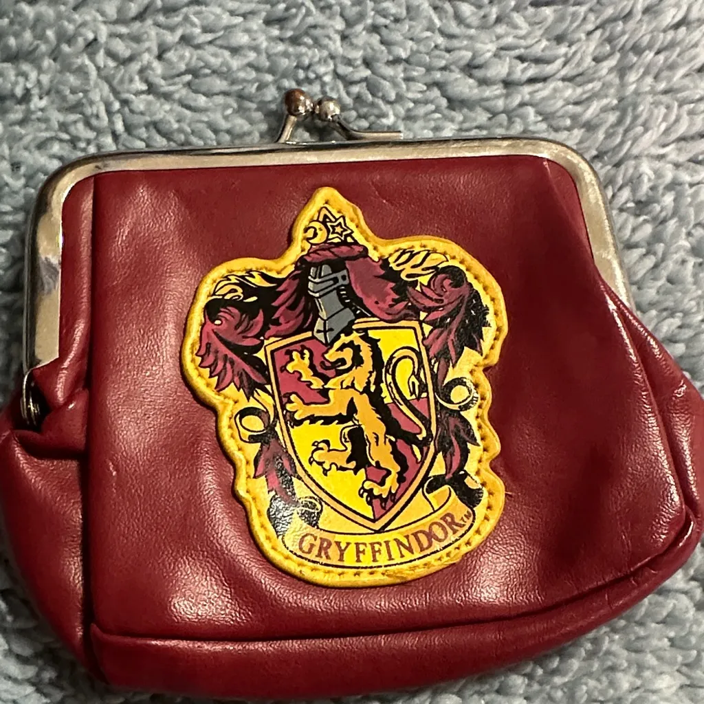Wizarding World of Harry Potter Universal Studios Gryffindor Coin Purse 💕3x15$ Red - Image 2