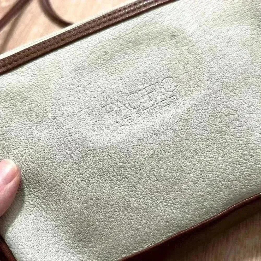 PACIFIC CONNECTIONS | Vintage Leather Crossbody - Image 4