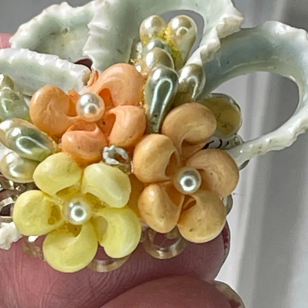 Vintage delicate floral brooch tiny shells . White - Image 2