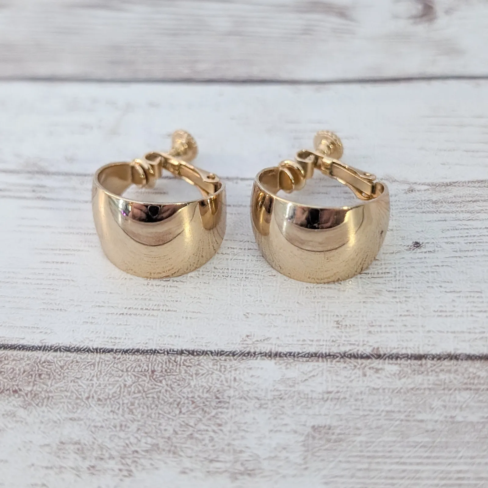 Vintage Napier Clip On Earrings Chunky Retro Gold Tone Hoops 7/8" - Image 8