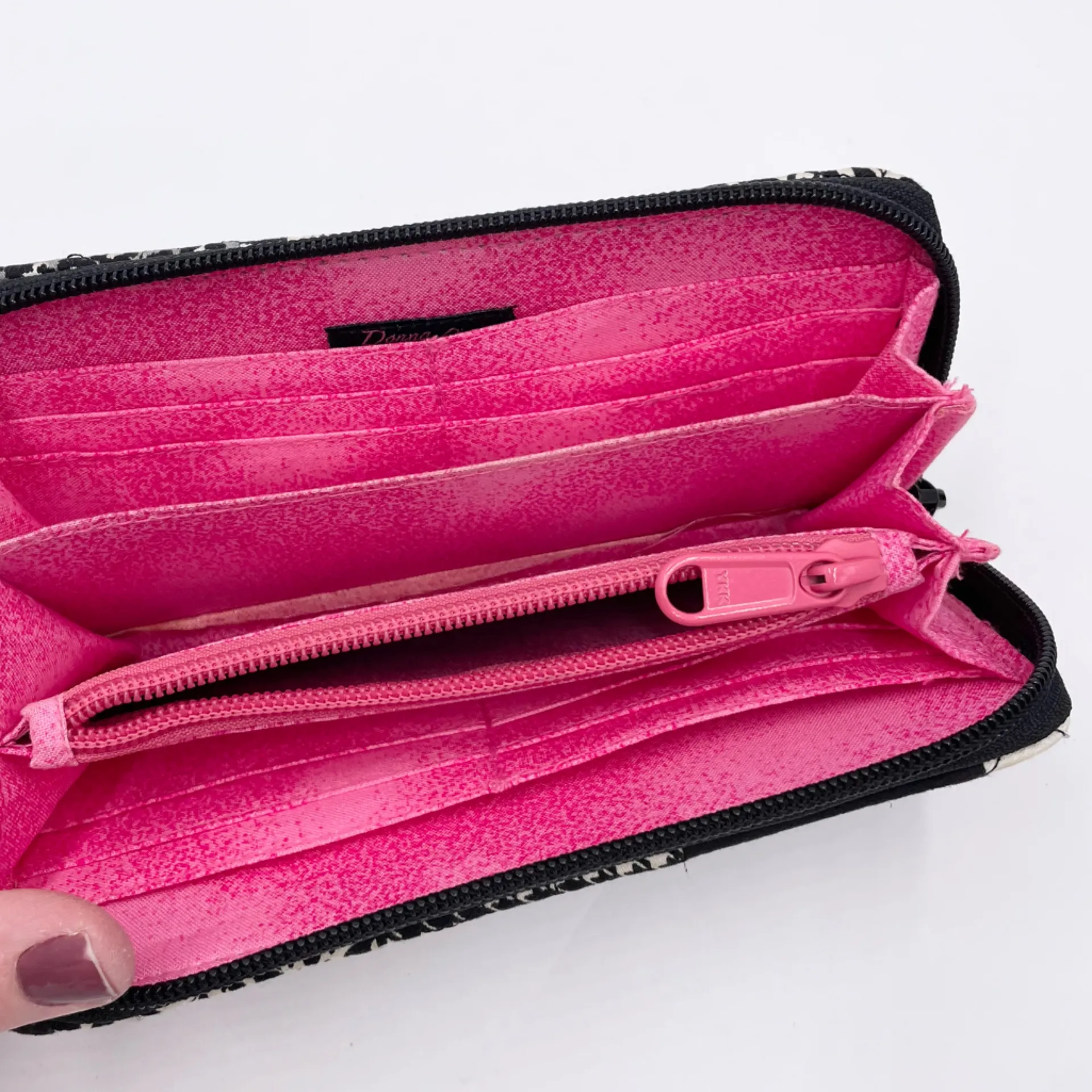 Donna Sharp Quilted Patchwork Zip Around Wallet Black and White Mixed Print - Image 5