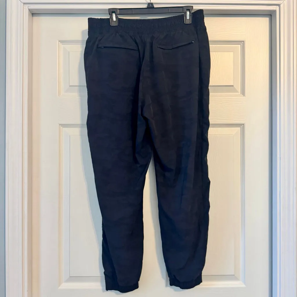 Athleta Brooklyn Lined Jogger Pants 14 Black Textured Camo - Image 4