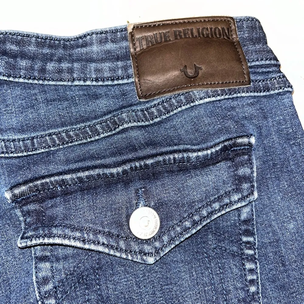 True Religion Emma Low Rise Dark Wash Raw Hem Denim Jean Shorts size 27 - Image 3