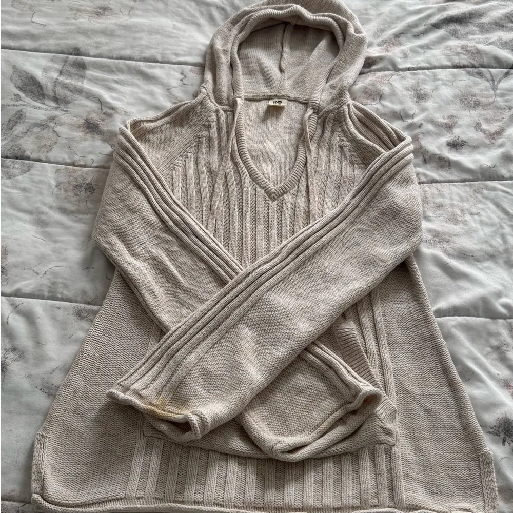 Roxy Cream cable Knit Hooded V-neck kangaroo pocket Sweater, size M outdoor - Image 10
