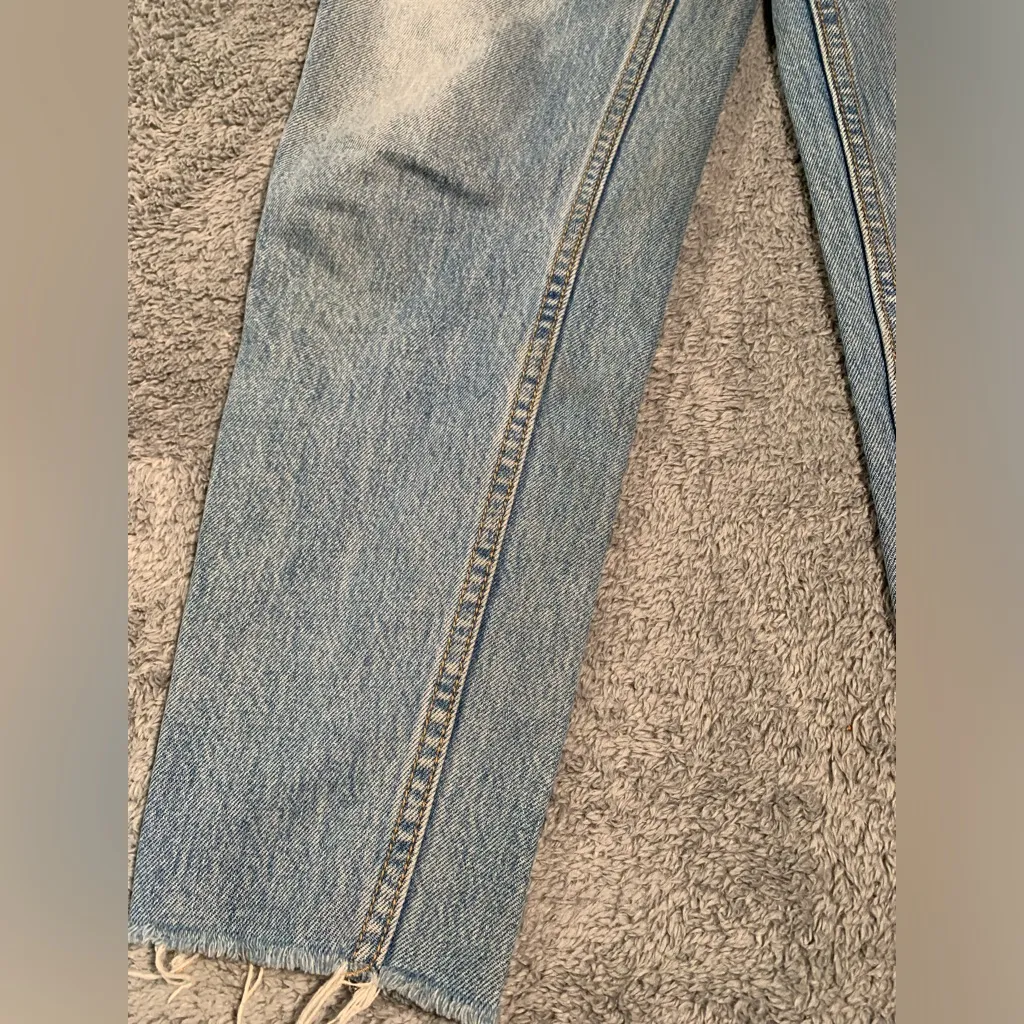 Levi’s premium mom Jean 25 - Image 2