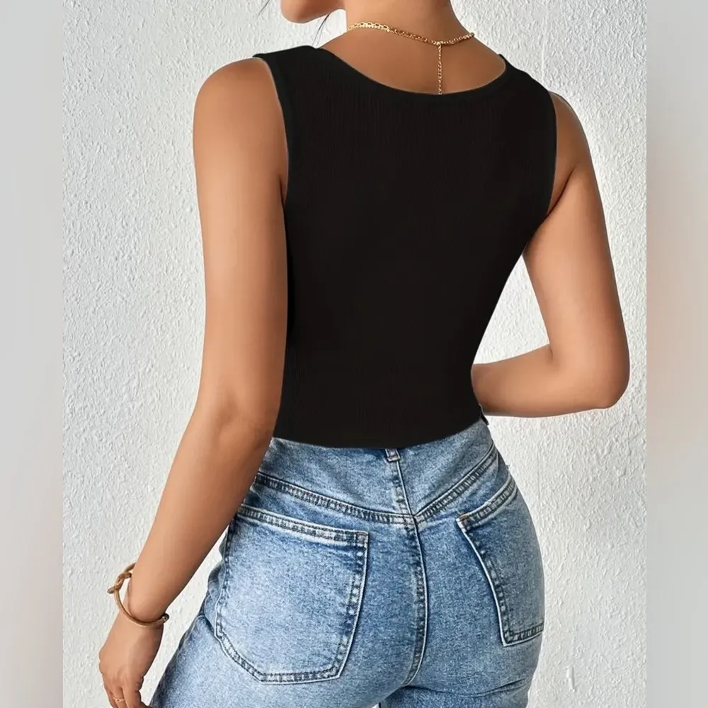 Chic Square Neck Cropped Tank Top - Image 2
