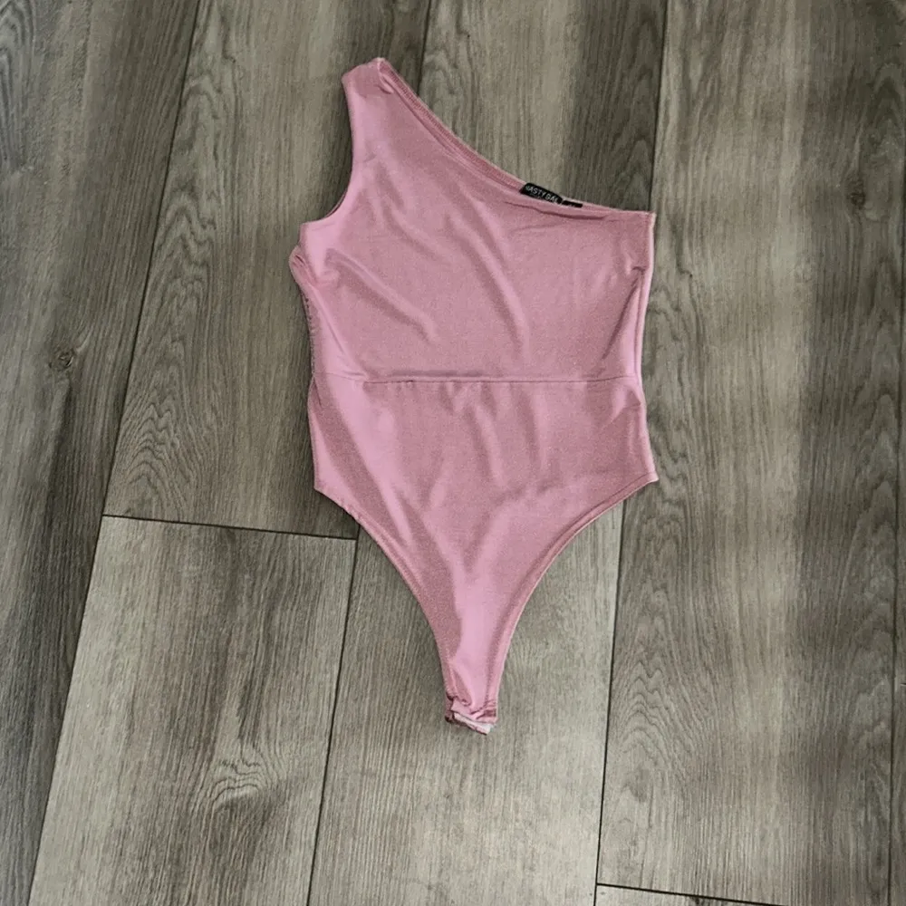 Stunning Pink Nastygal One Shoulder Slinky Bodysuit - Image 3