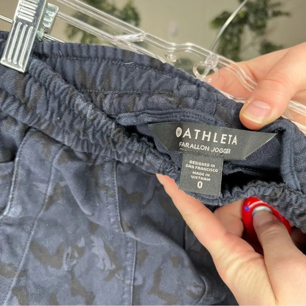 | farallon black & blue camo pattern athletic joggers - Image 9