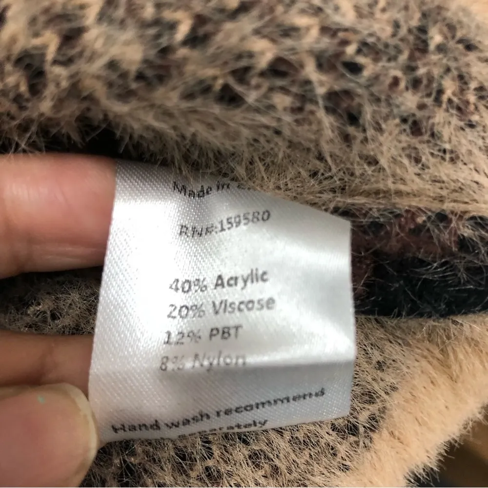 Pink Lily Animal Print Cold Shoulder Sweater womens Large very soft cheetah - Image 5