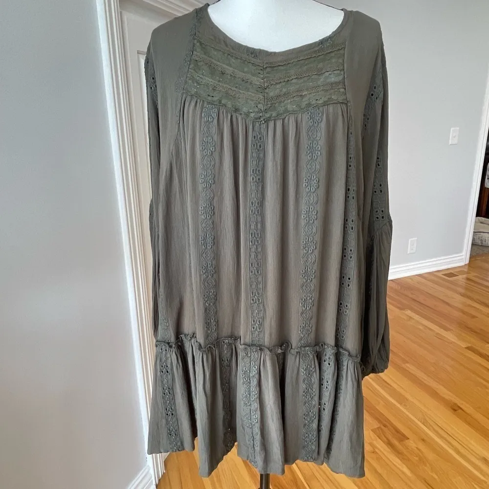 Blue B Collection new with tags size large top in olive Green - Image 5