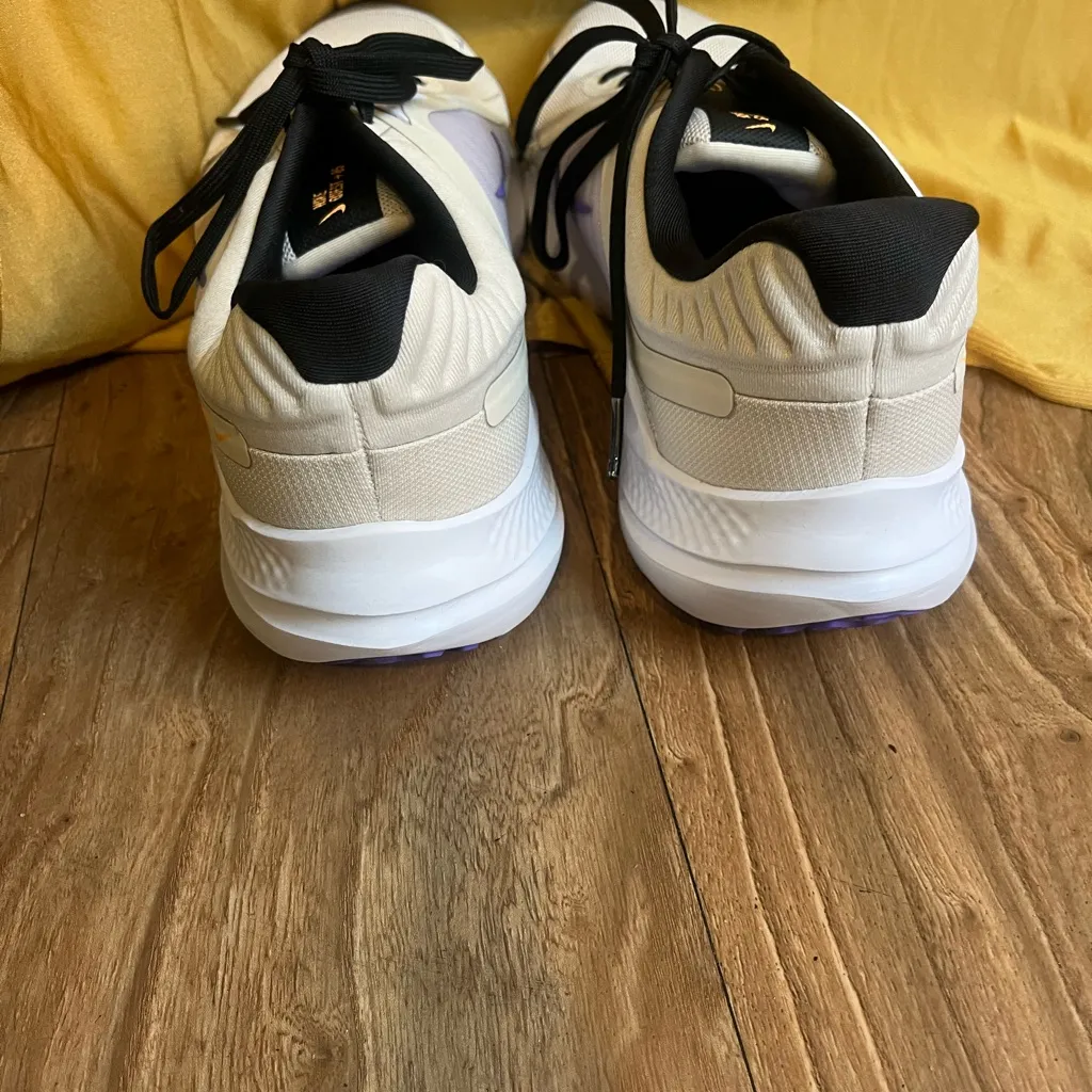 Nike Cream and Purple Running Shoes - Image 4