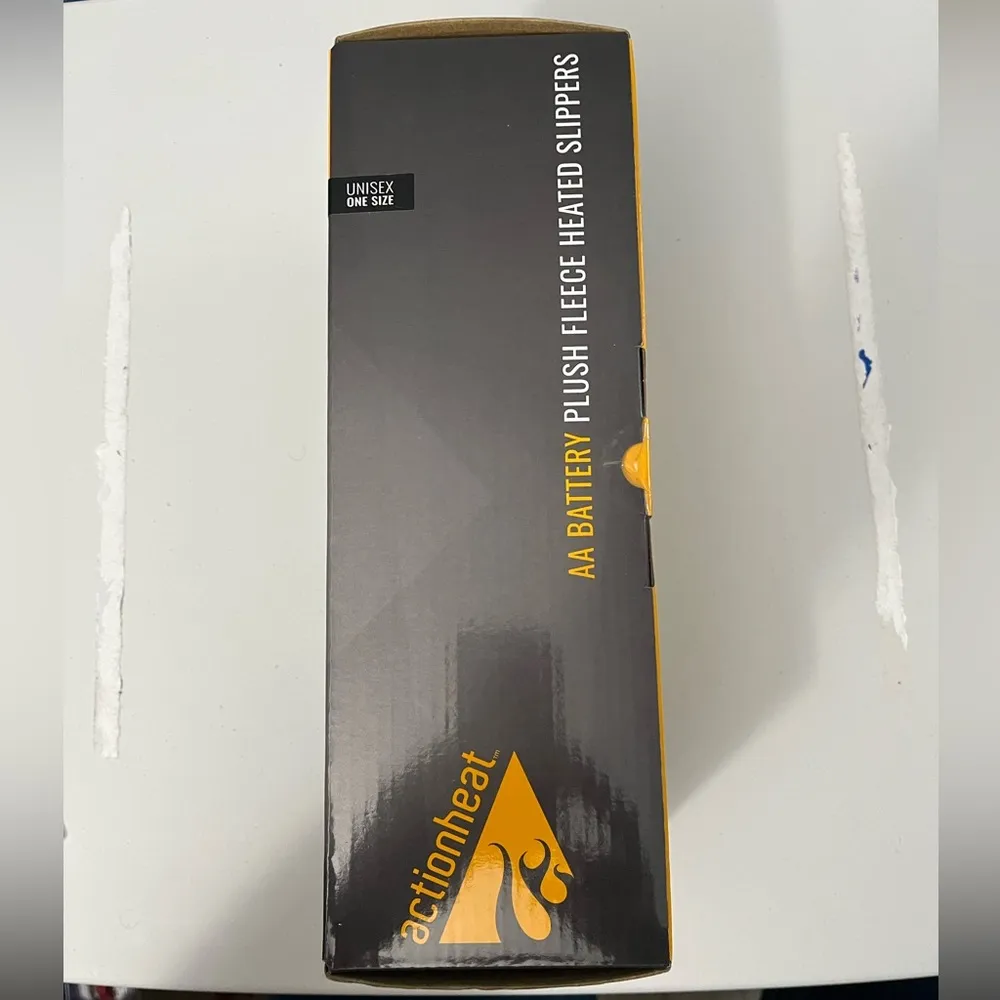 ActionHeat Heated Slippers Unisex OS Plush Fleece Winter AA Battery 4 Hours Black Size undefined - Image 2